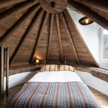Delightful Forest Windmill, 10 Min Away From The Nazaré